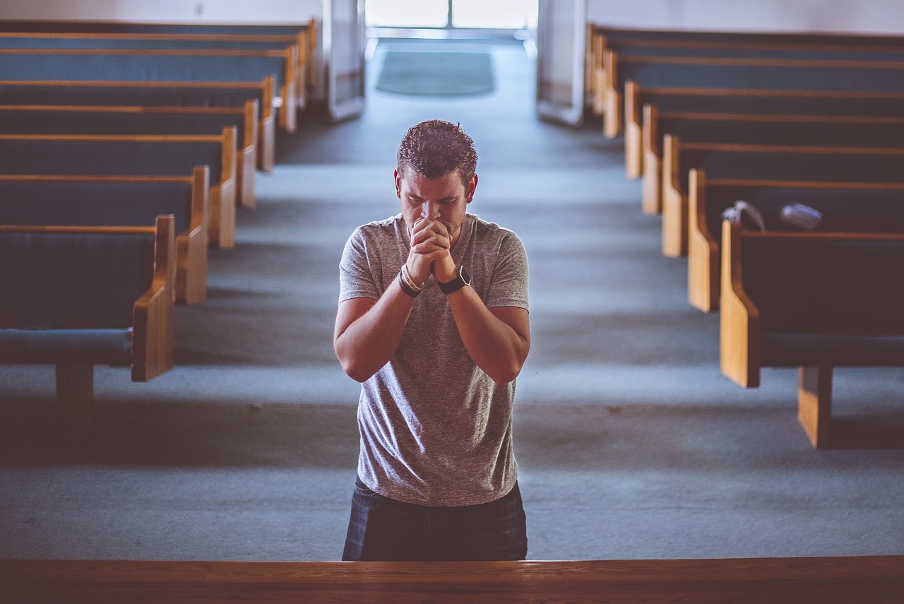 man, praying, church-2179326.jpg